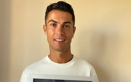 Ronaldo được trao giấy chứng nhận kỷ lục Guinness