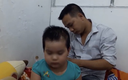 Vợ bỏ đi theo nhân tình ăn chơi, người đàn ông chật vật nuôi con gái 5 tuổi bị ung thư