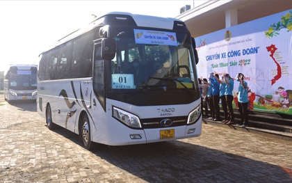 Người lao động háo hức về quê ăn Tết trên chuyến xe 0 đồng: "Dịch kéo dài gây  không ít khó khăn, tiết kiệm được một phần chi phí khiến chúng tôi rất mừng"