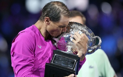 Ngược dòng siêu kịch tính ở chung kết Australian Open, Nadal vượt Federer và Djokovic để cán mốc vĩ đại nhất lịch sử quần vợt nam