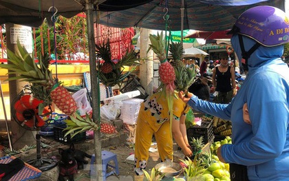 Trái cây ngũ quả giá "chát" ngày cuối năm, khách hàng chẳng dám mua nhiều