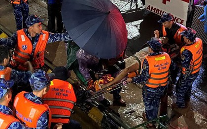 Quảng Ngãi: Đưa 4 bệnh nhân ở đảo Lý Sơn vào đất liền cấp cứu