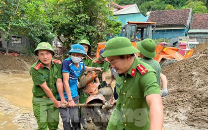 Thiệt hại hơn 215 tỷ đồng sau trận lũ quét lịch sử ở Kỳ Sơn (Nghệ An)