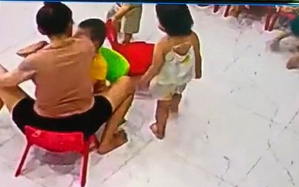Quảng Nam: Xử phạt 15 triệu đồng cô giáo dùng cùi chỏ hăm dọa bé trai 3 tuổi