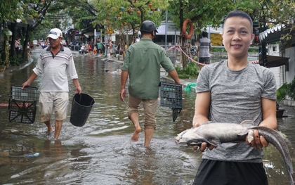 Người dân Đà Nẵng rủ nhau bắt cá trên đường phố sau mưa