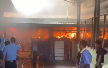 Hình ảnh cháy ngùn ngụt tại công ty đông công nhân nhất Đồng Nai