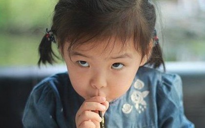 3 biểu hiện đáng báo động của đứa trẻ thiếu tình yêu thương