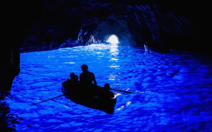 Bên trong hang động huyền ảo nhất thế giới, nơi được mệnh danh tuyệt tác của tạo hóa với làn nước phát sáng vô thực