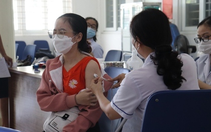 TP.HCM bổ sung tiêu chí tiêm vaccine COVID-19 vào điểm đánh giá thi đua trường