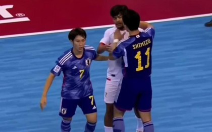 Tuyển thủ futsal Indonesia bị chỉ trích nặng nề vì chơi fair-play trước Nhật Bản