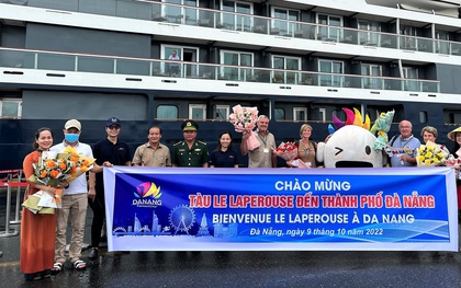 Siêu du thuyền 5 sao chở 200 khách "đại gia" đến Đà Nẵng