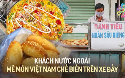 Du khách nước ngoài hào hứng chia sẻ những món ăn Việt được chế biến trên xe đẩy với mức giá bình dân