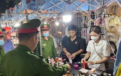 Hà Nội: Cảnh sát thu giữ lượng lớn nước hoa fake tại chợ đêm phố cổ