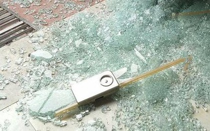 Nữ sinh lớp 9 bị kính cửa lớp học cứa vào cổ tử vong