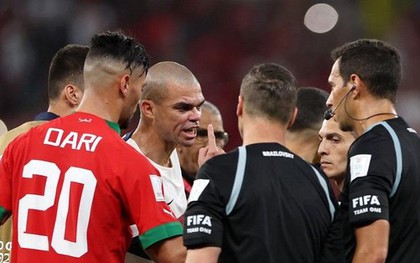 Pepe chỉ trích FIFA: "Có 5 trọng tài Argentina ở đây, tốt nhất họ trao cúp cho Argentina luôn đi"