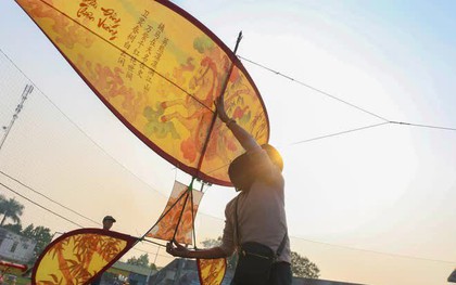 Gay cấn cuộc thi điều khiển sáo diều bay vượt câu liêm ở ngoại thành Hà Nội