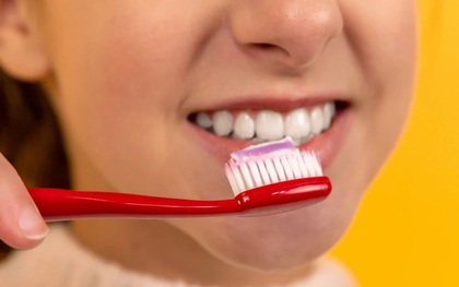 Lầm tưởng về kem đánh răng sẽ xóa vết xước trên màn hình điện thoại