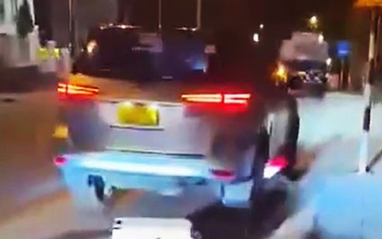 Tài xế xe dịch vụ chửi, đuổi, ném vali của du khách ở Đà Lạt