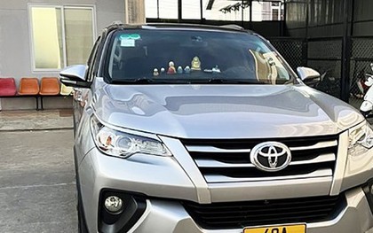 Tài xế taxi bị tạm giữ xe, buộc thôi việc vì xúc phạm du khách