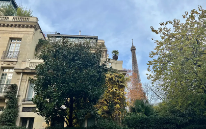 Cứ mong đến Paris xem tháp Eiffel, cô gái nhận ra không bao giờ nên tin ảnh sống ảo