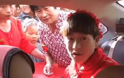 Cô dâu giở chứng đòi 800 triệu đồng trước đám cưới, hành động của bố mẹ chồng khiến dân mạng "quay xe" chỉ trích con dâu tương lai