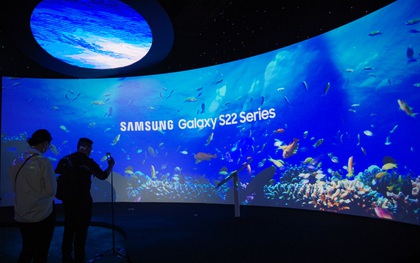 "Mỹ nhân ngư" xuất hiện trong sự kiện ra mắt Galaxy S22 tại Việt Nam