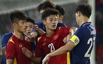 Đội trưởng U23 Thái Lan "tính nóng như kem", bị thay ra ngay sau pha tranh cãi cực gắt với cầu thủ U23 Việt Nam