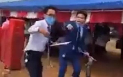 Công an thông tin vụ “chạy tụt quần để được cọc đất"