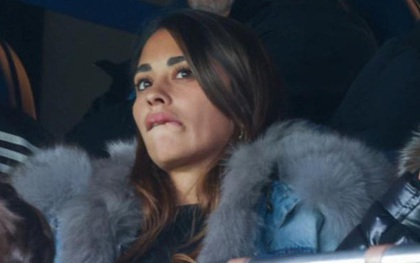 Vợ Messi bật khóc khi chứng kiến chồng bị fan PSG la ó