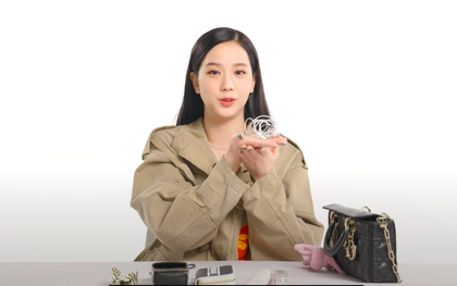 Nghe Jisoo (BLACKPINK) tiết lộ lý do dùng tai nghe có dây thay vì AirPods, netizen nghe mà thấy "đau lòng"