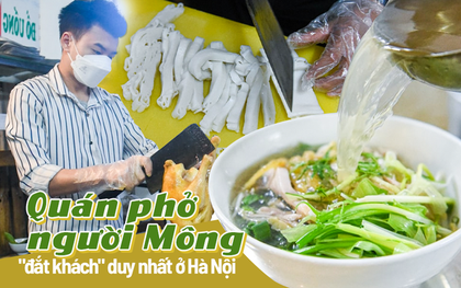 Quán phở tự tráng của người H'Mông giữa lòng Hà Nội: Mỗi ngày bán vèo hết 500 bát và 30 con gà, khách xếp hàng nườm nượp