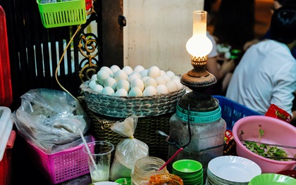 Hàng vịt lộn nổi tiếng nhất Sài Gòn - Kim Thảo đã tăng lên 12k/trứng, với mức giá "kỷ lục" không đâu có này sẽ như thế nào?