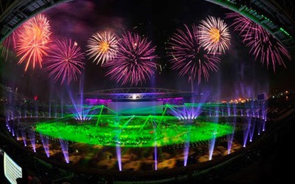 Bắn pháo hoa trong lễ khai mạc SEA Games 31 tại sân vận động Mỹ Đình