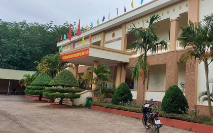 Toàn bộ lãnh đạo xã bỏ nhiệm sở đi du lịch trong ngày làm việc bình thường