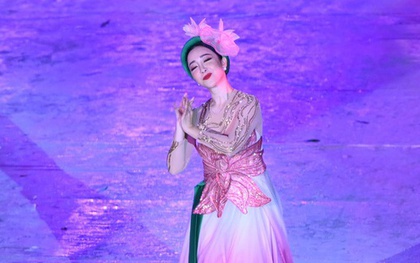 Chị họ thủ môn Văn Lâm tỏa sáng với tiết mục "Hồn Sen Việt" trong lễ khai mạc SEA Games 31