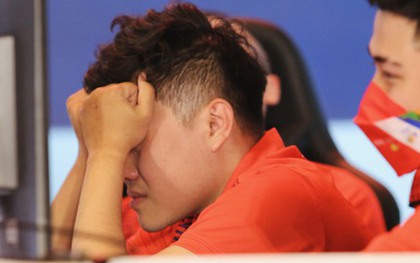 Tuyển thủ FO4 Việt Nam bật khóc khi ván đấu quyết định tranh HCV SEA Games 31 chưa khép lại