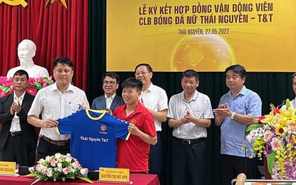 Lần đầu tiên trong lịch sử nữ cầu thủ Việt Nam được nhận tiền lót tay