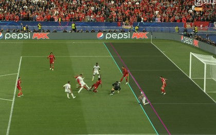 Vì sao Fabinho chạm bóng nảy về nhưng Benzema ghi bàn lại bị thổi việt vị?