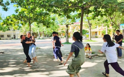 Mở cổng trường hè