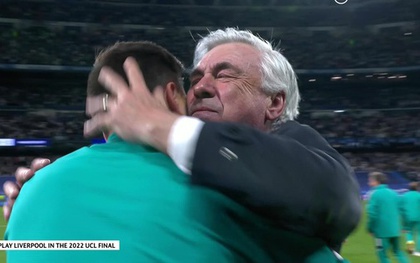 HLV Carlo Ancelotti xúc động ôm con trai sau màn lội ngược dòng không tưởng của Real
