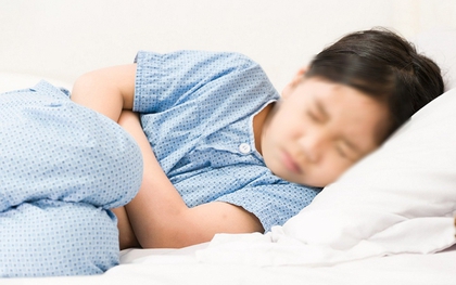 Nhiều trẻ bị nôn và đau bụng tiêu chảy không đỡ, cha mẹ cần làm gì?