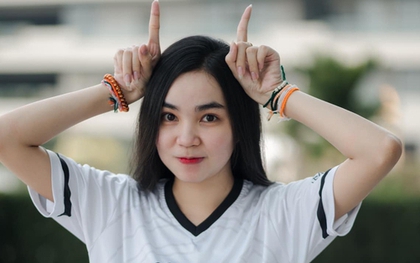 Ngẩn ngơ trước nhan sắc xinh xắn của nữ tuyển thủ Esports Lào dự SEA Games 31