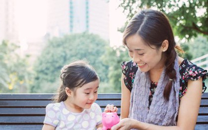 Con hỏi: "Nhà mình có giàu không?", câu trả lời của mẹ sẽ quyết định tương lai con, người thông minh phản ứng theo cách này