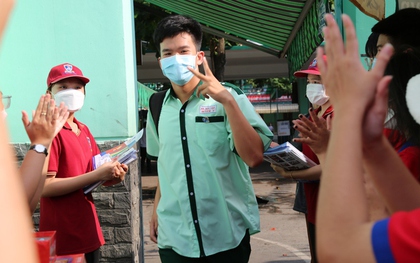 Kết thúc môn Ngoại ngữ thi vào lớp 10 TP.HCM: Tiếp tục là đề dễ, điểm 7-8 trong tầm tay