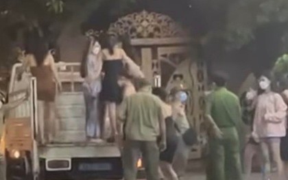 Công an kiểm tra hàng loạt quán karaoke ở TP Dĩ An