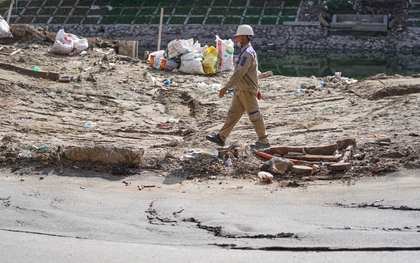 Hà Nội: Bất ngờ sụt lún 23 mét mặt đường phố trung tâm, cạnh sông Tô Lịch