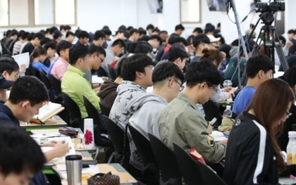 Căng thẳng kỳ thi công chức tại Hàn Quốc