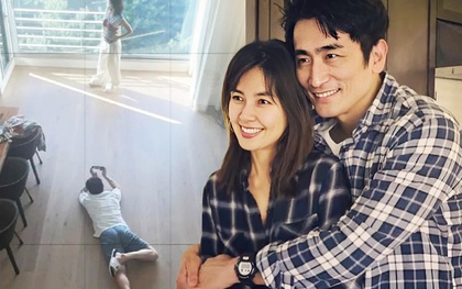 Hôn nhân 27 năm của Cha In Pyo - Shin Ae Ra: Tài tử U60 vẫn sẵn sàng "lăn xả" để chụp hình sống ảo cho vợ