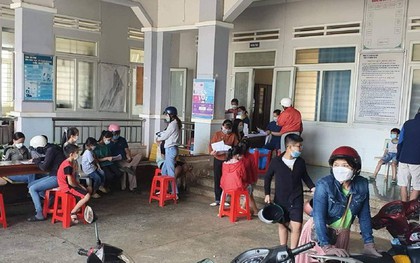 Trạm y tế phường giải trình việc tiêm hai loại vắc xin cho bé gái 10 tuổi