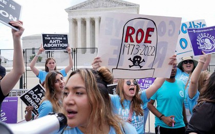 Phán quyết lịch sử về luật cấm phá thai "rung chuyển" nước Mỹ: Chặng đường dài đầy biến động đến cú đảo ngược gây tranh cãi